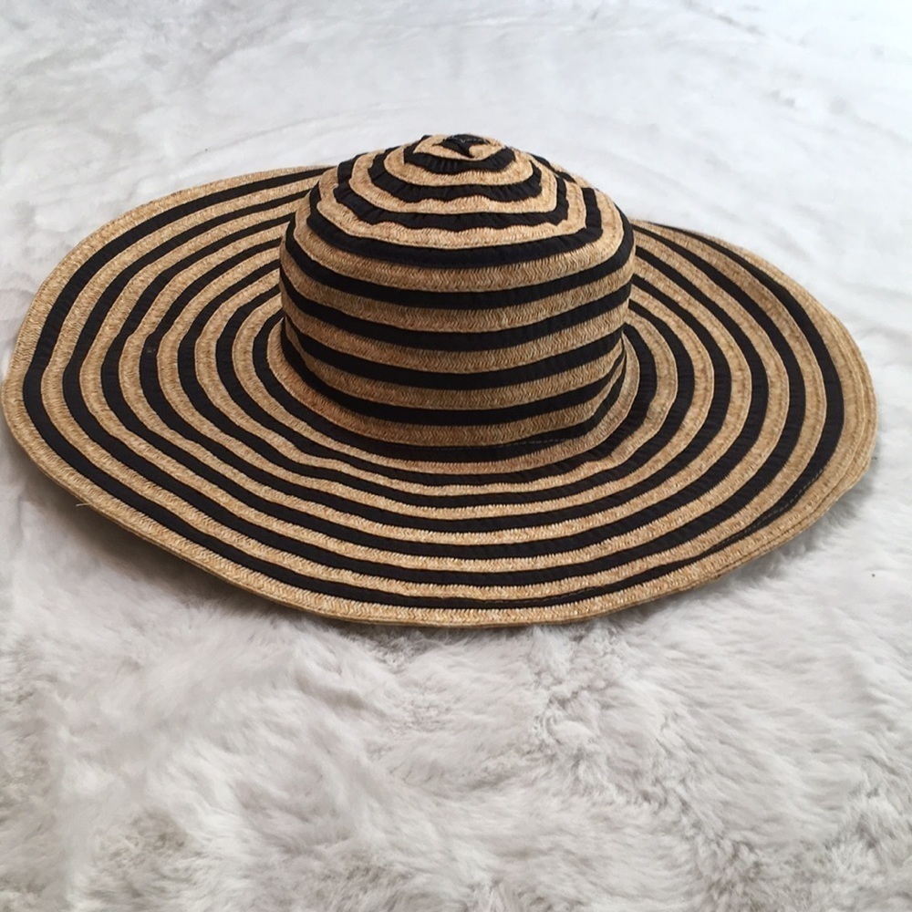 August Hat